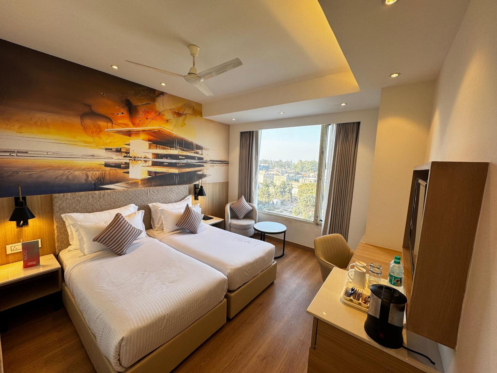 Tulip Inn Zirakpur Esterno foto