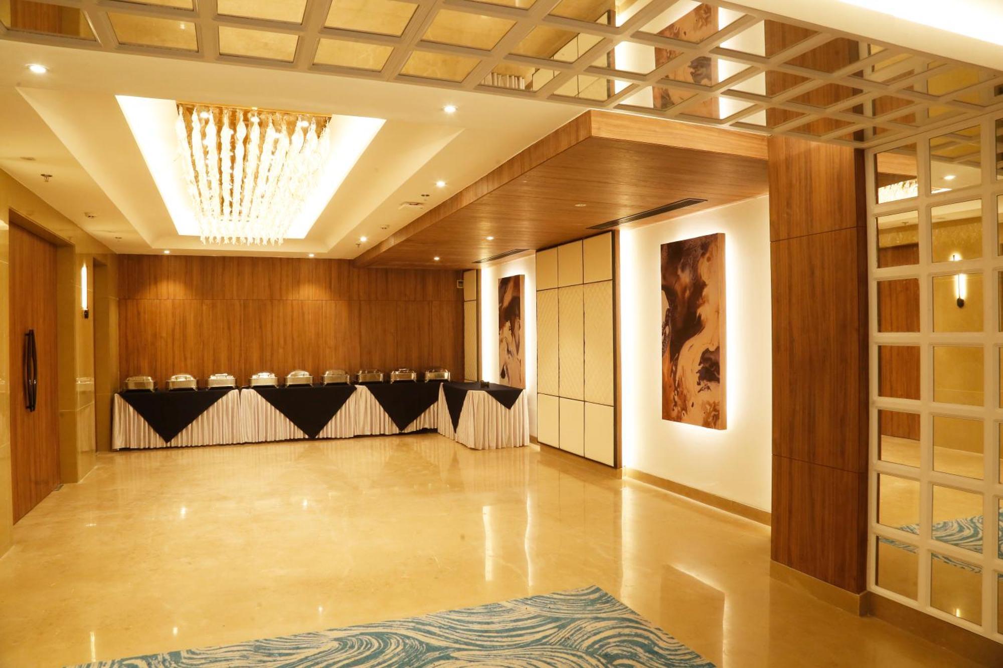 Tulip Inn Zirakpur Esterno foto