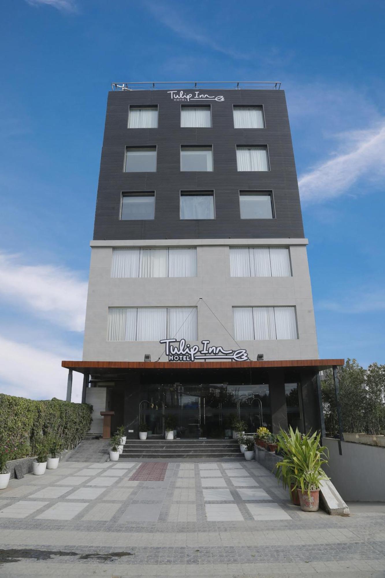 Tulip Inn Zirakpur Esterno foto