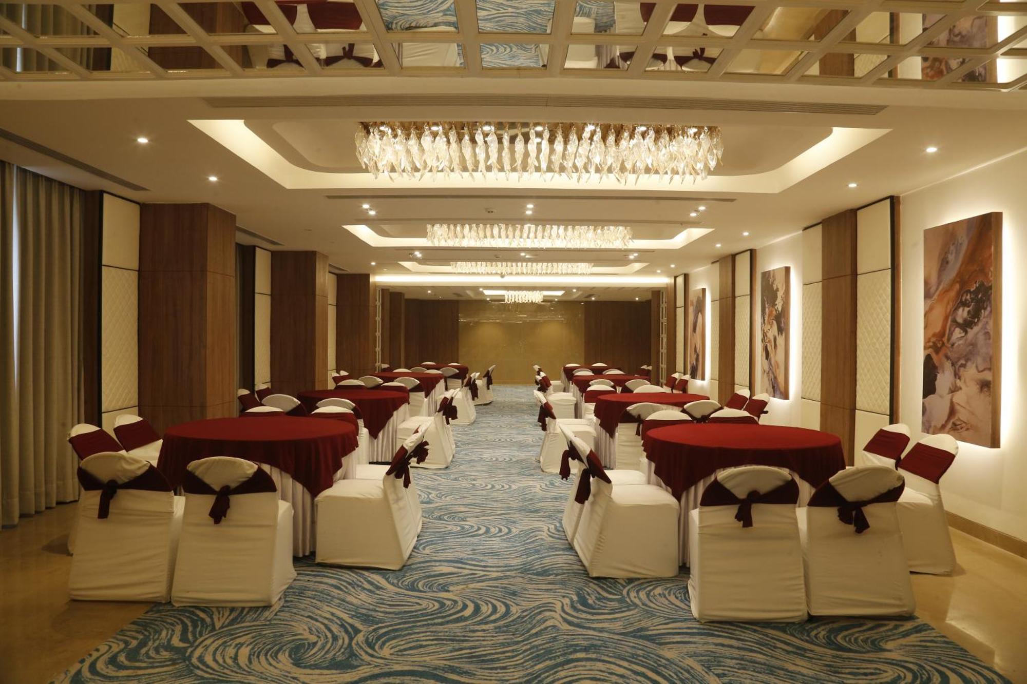 Tulip Inn Zirakpur Esterno foto