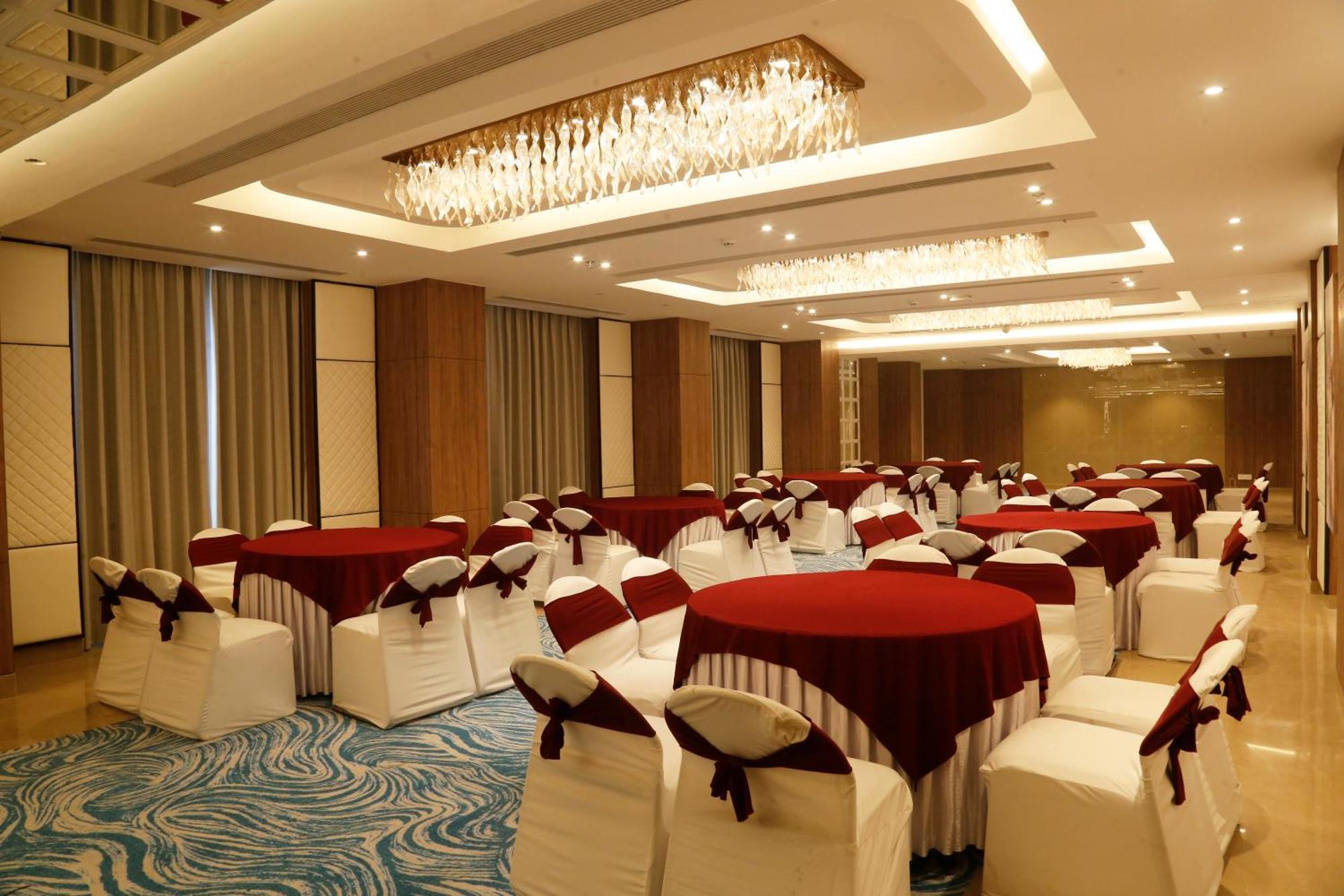 Tulip Inn Zirakpur Esterno foto