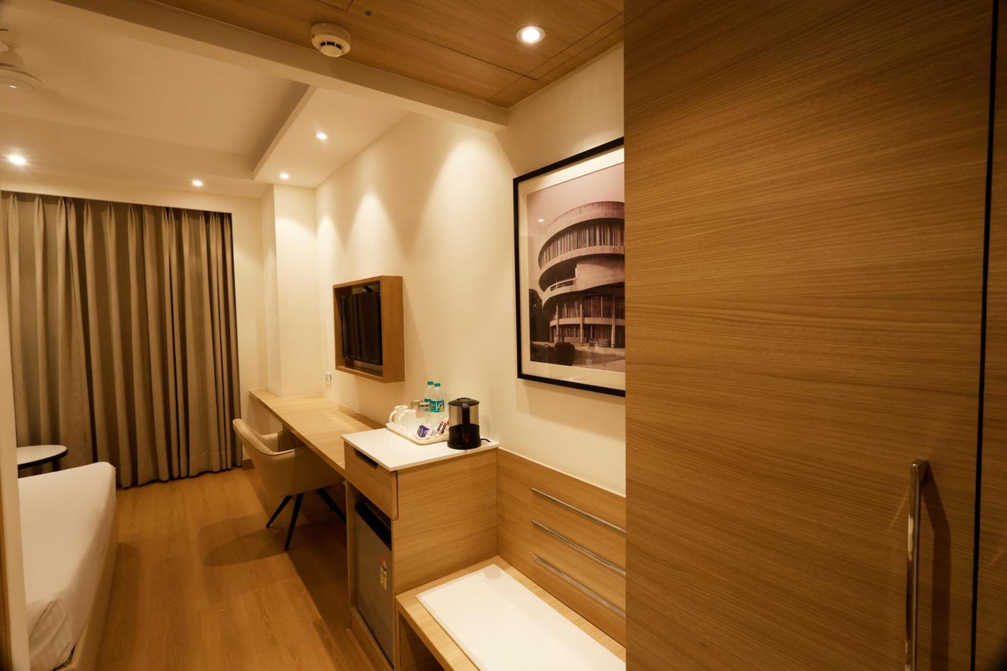 Tulip Inn Zirakpur Esterno foto