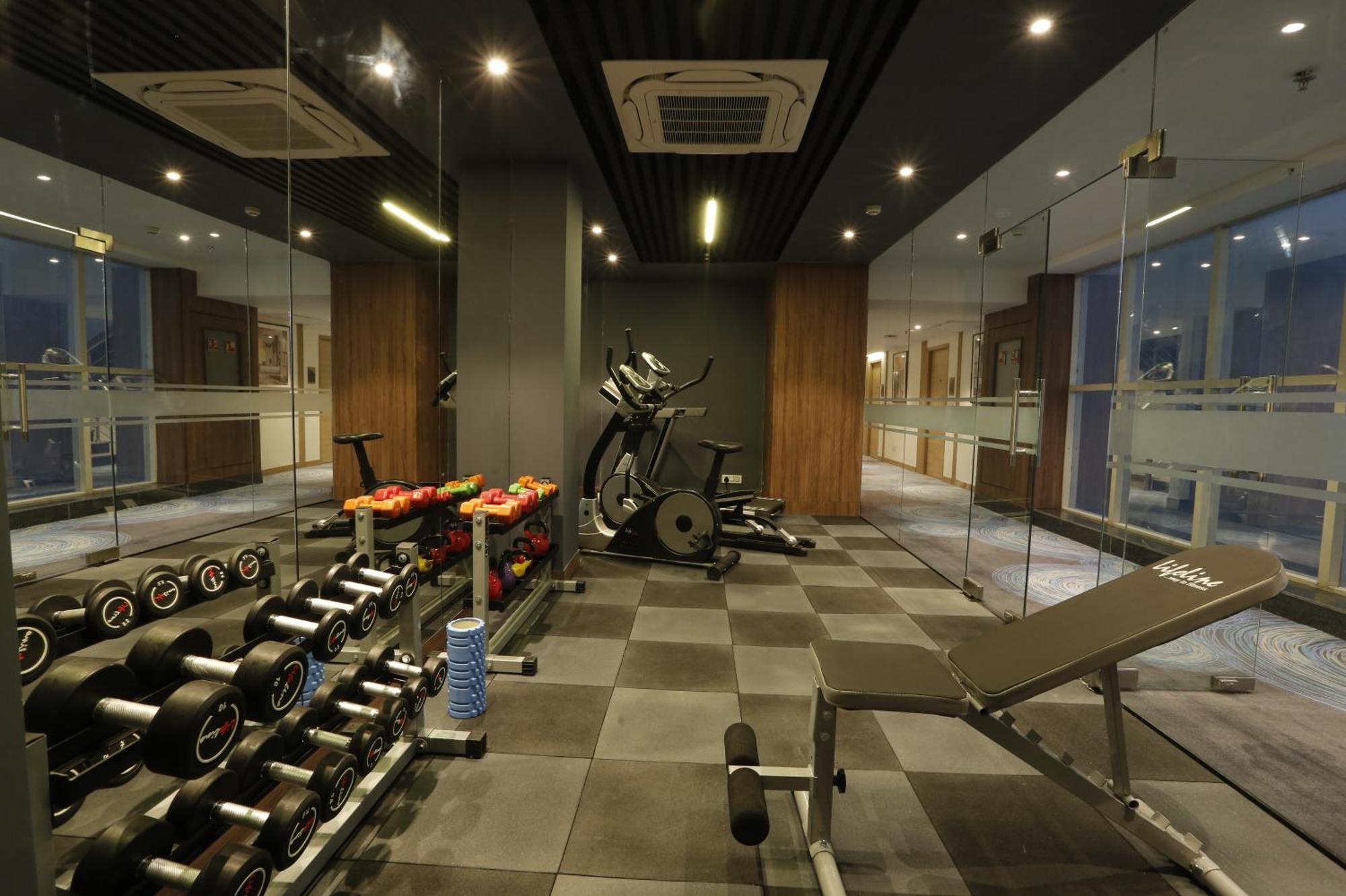 Tulip Inn Zirakpur Esterno foto