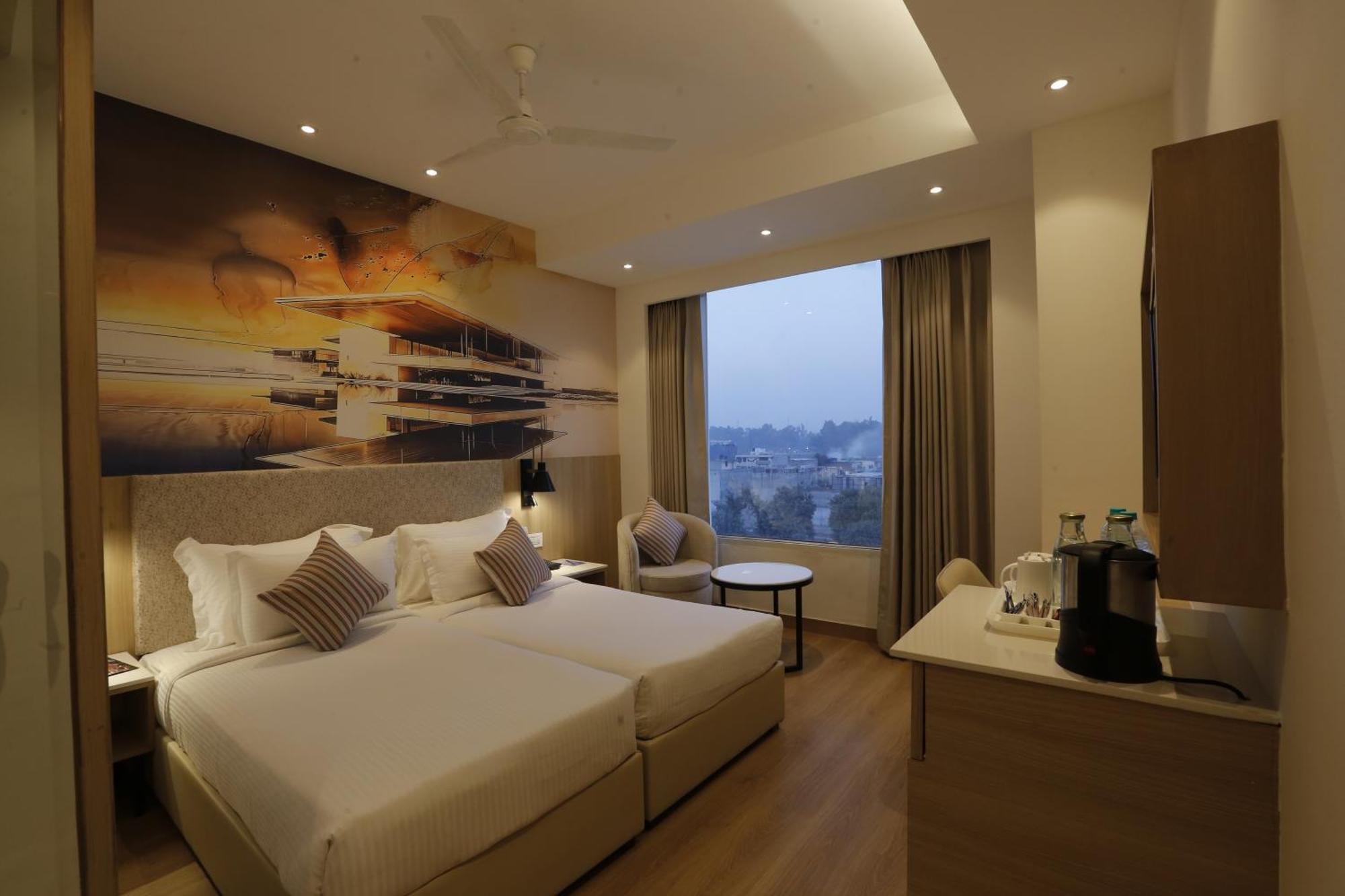 Tulip Inn Zirakpur Esterno foto