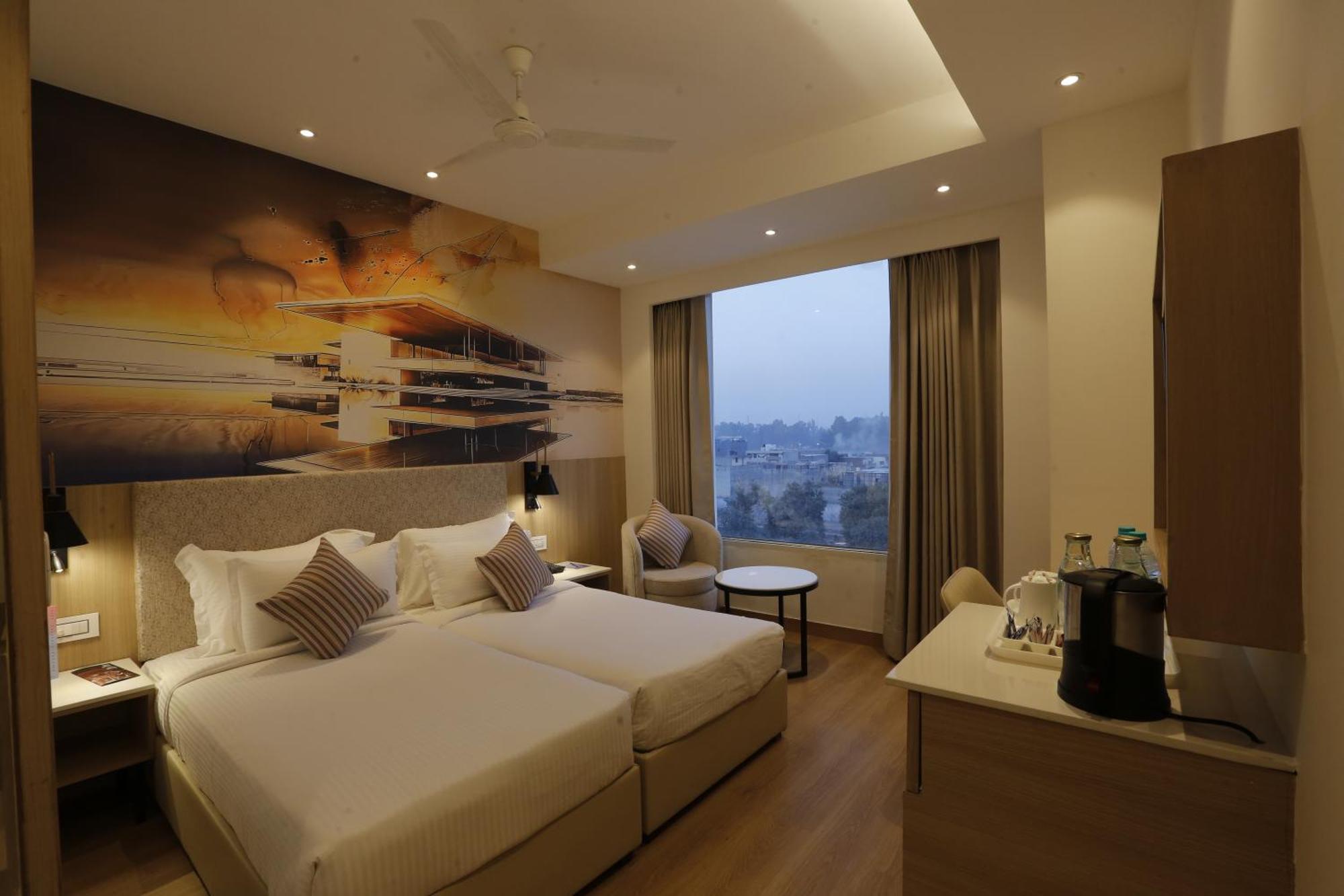 Tulip Inn Zirakpur Esterno foto