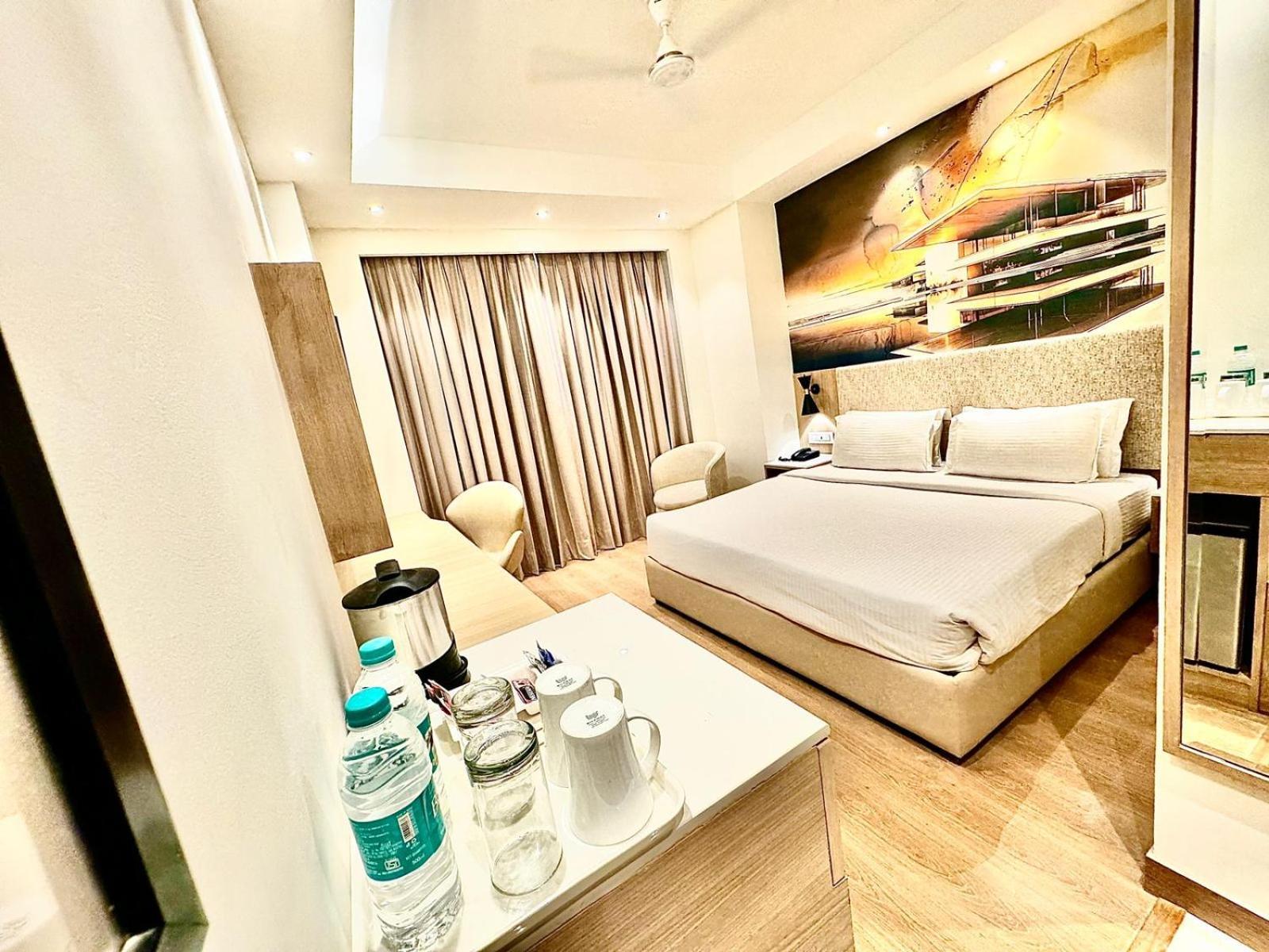 Tulip Inn Zirakpur Esterno foto