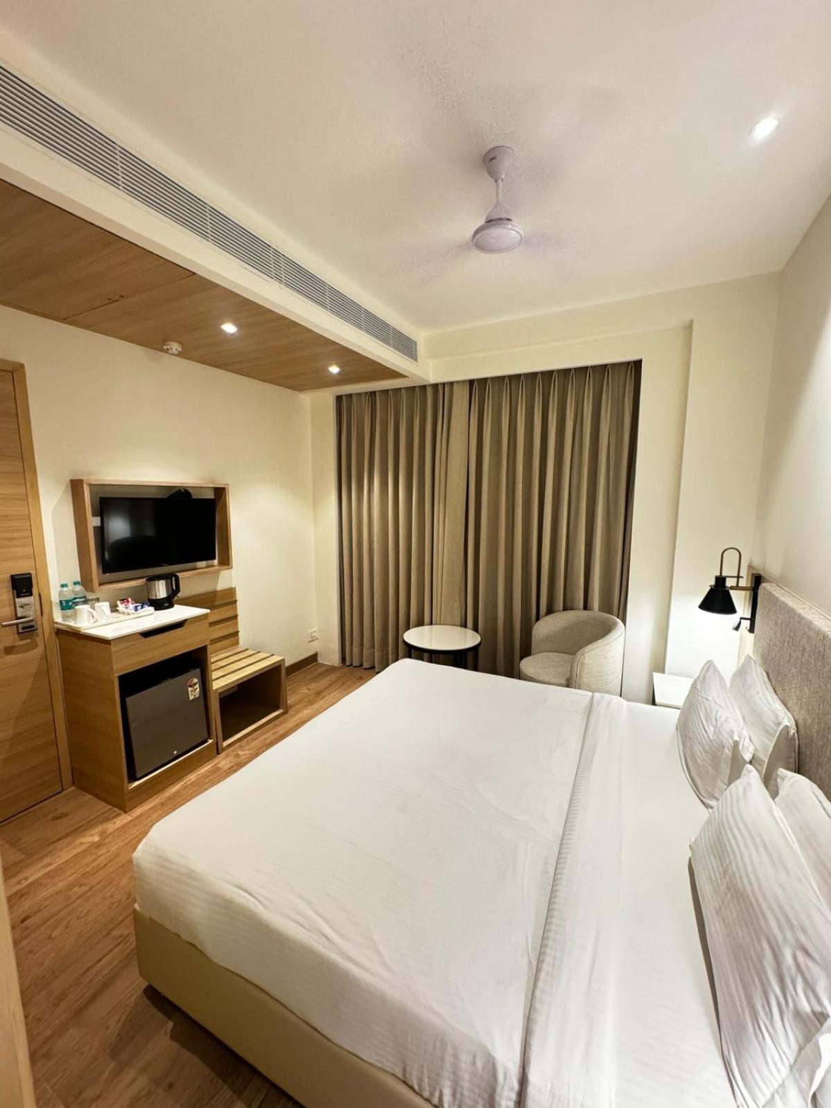 Tulip Inn Zirakpur Esterno foto