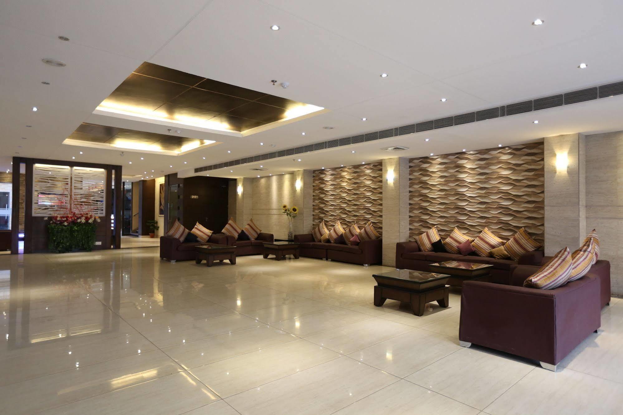 Tulip Inn Zirakpur Esterno foto